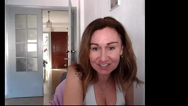 TamaraSweetxo from StripChat is Freechat