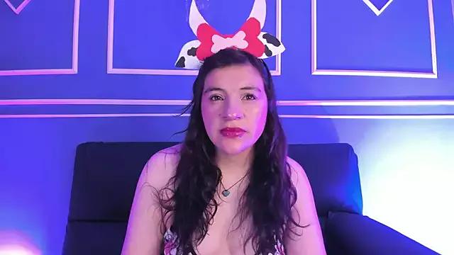 Check-out our online cams range and interact on a personal level with our sweet girls streamers, showing off their voluptuous shapes and toys.