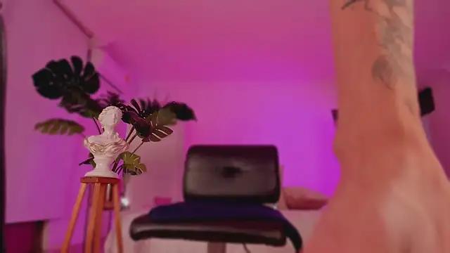 Check-out our online cams range and interact on a personal level with our sweet girls streamers, showing off their voluptuous shapes and toys.