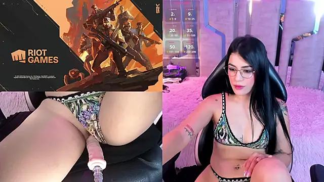 Check-out our online cams range and interact on a personal level with our sweet girls streamers, showing off their voluptuous shapes and toys.