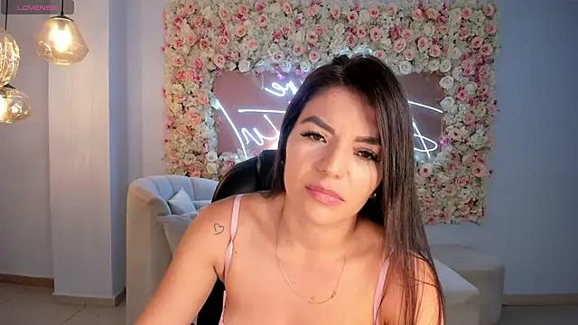 Check-out our online cams range and interact on a personal level with our sweet girls streamers, showing off their voluptuous shapes and toys.