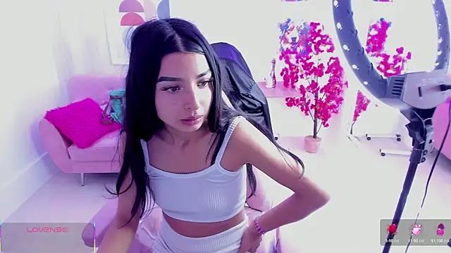 Check-out our online cams range and interact on a personal level with our sweet girls streamers, showing off their voluptuous shapes and toys.