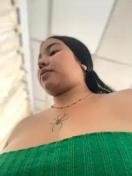 Vickybon — Silence, family at home #public