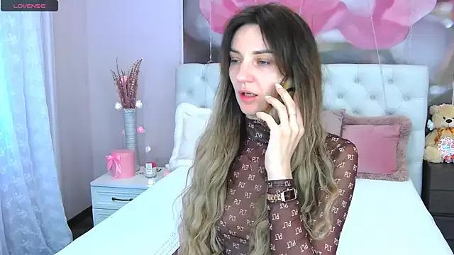 VioletUmi from StripChat is Freechat