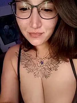 Check-out our online cams range and interact on a personal level with our sweet girls streamers, showing off their voluptuous shapes and toys.