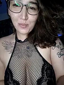 Check-out our online cams range and interact on a personal level with our sweet girls streamers, showing off their voluptuous shapes and toys.