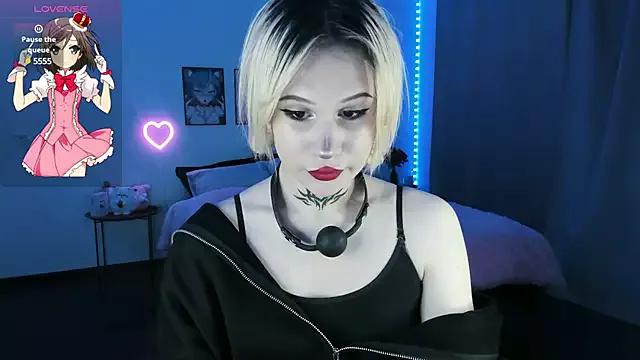 Check-out our online cams range and interact on a personal level with our sweet girls streamers, showing off their voluptuous shapes and toys.