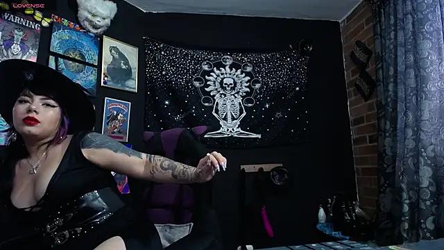 Check-out our online cams range and interact on a personal level with our sweet girls streamers, showing off their voluptuous shapes and toys.