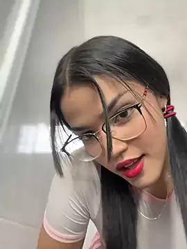 Check-out our online cams range and interact on a personal level with our sweet girls streamers, showing off their voluptuous shapes and toys.