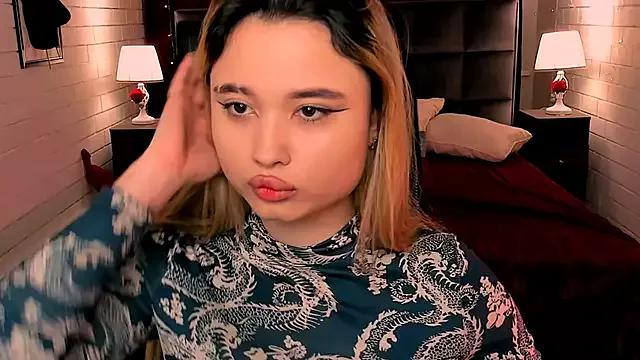 YunaLovesi from StripChat is Freechat